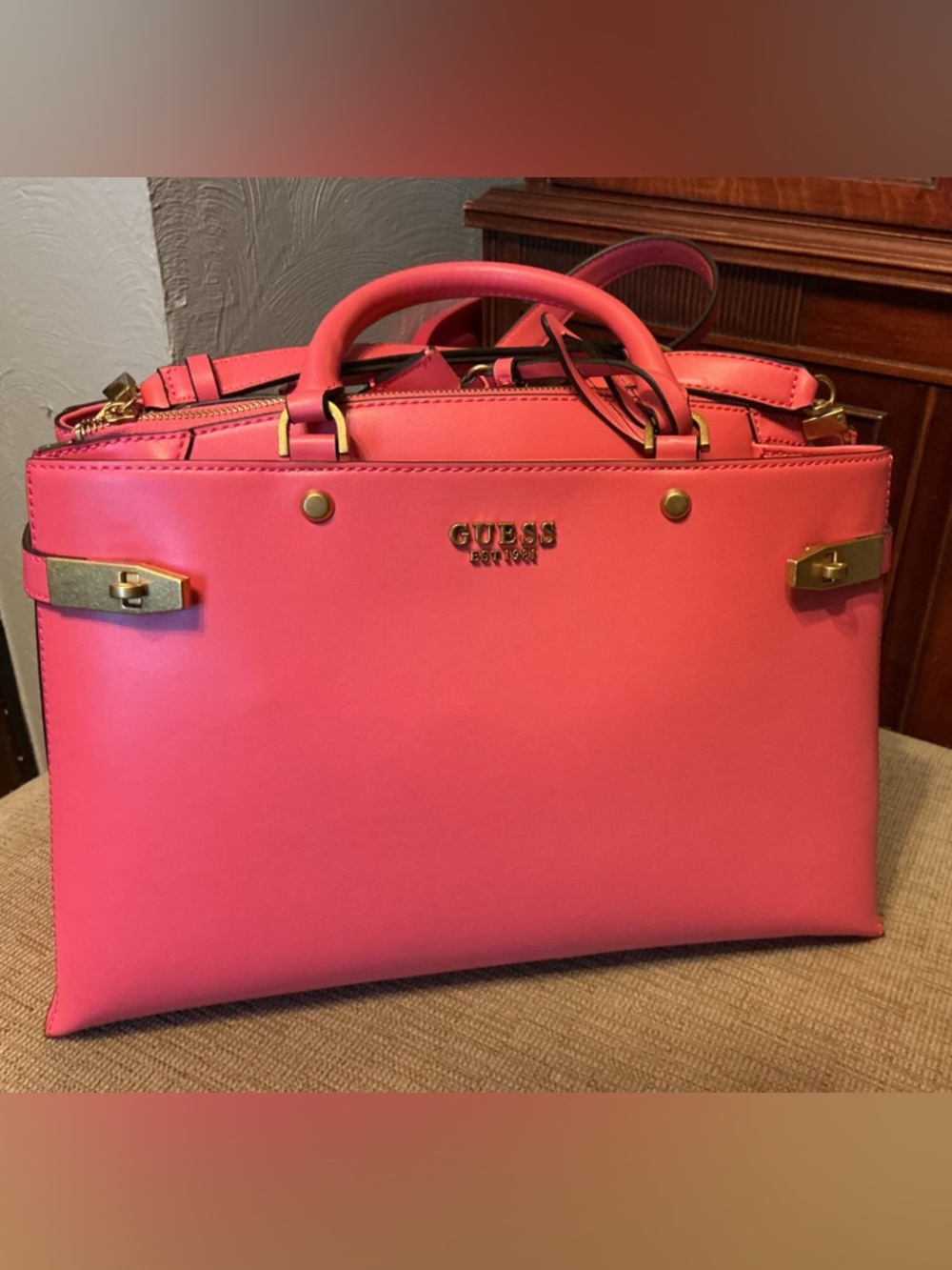 GUESS DESIGNER PURSE, brand new, bought in Italy,